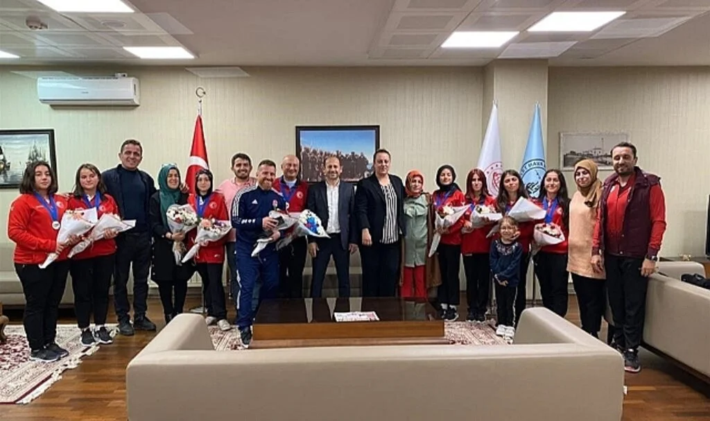 Avrupa Şampiyonu olan Bocce Genç Kız Milli Takımımız çiçeklerle karşılandı 