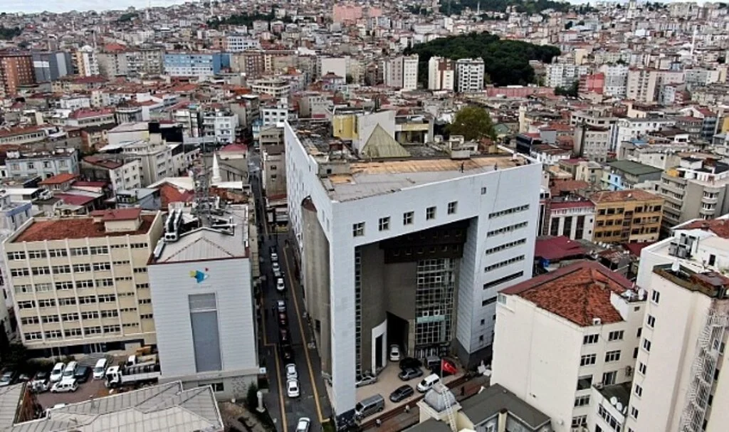 Samsun Büyükşehir Belediyesi Anakent İş Merkezi'ni otapark yapıyor