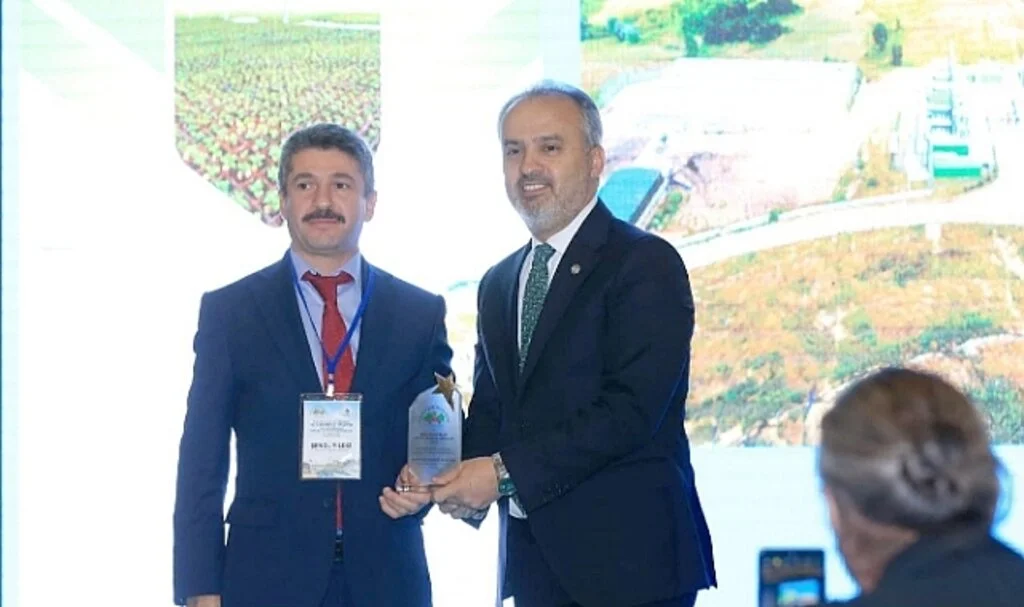 Samsun Büyükşehir Belediyesi'nin 'Atıklarımız Çiçeğe Dönüşüyor Projesi’ne ödül