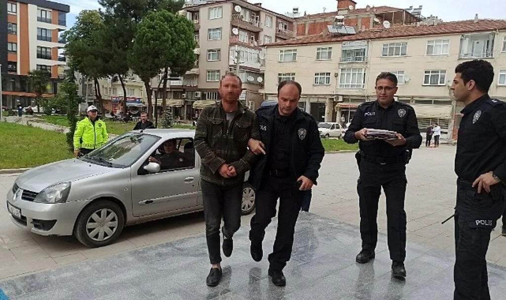Samsun'da 6 milyon değerinde altın ve döviz çalan şahıslar tutuklandı