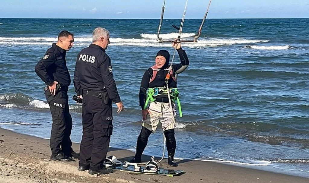 Samsun'da "boğulma" ihbarını araştıran ekipler uçurtma sörfü yapan kişiyle karşılaştı