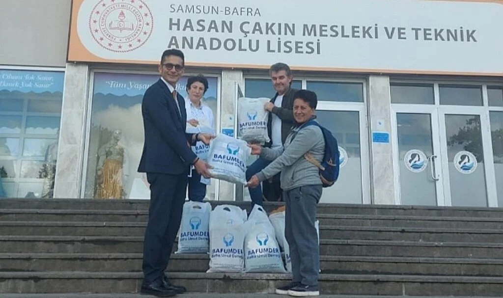 Samsun'da Dernekten öğrencilere destek   