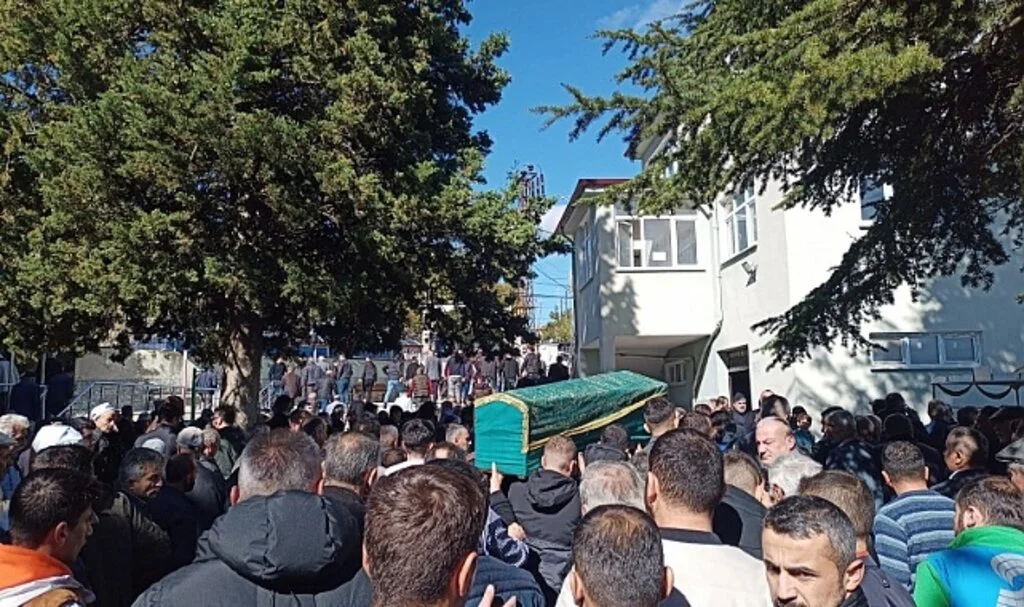 Samsun'da Elektrik akımına kapılarak ölen Sezer'in cenazesi Kavak'ta toprağa verildi