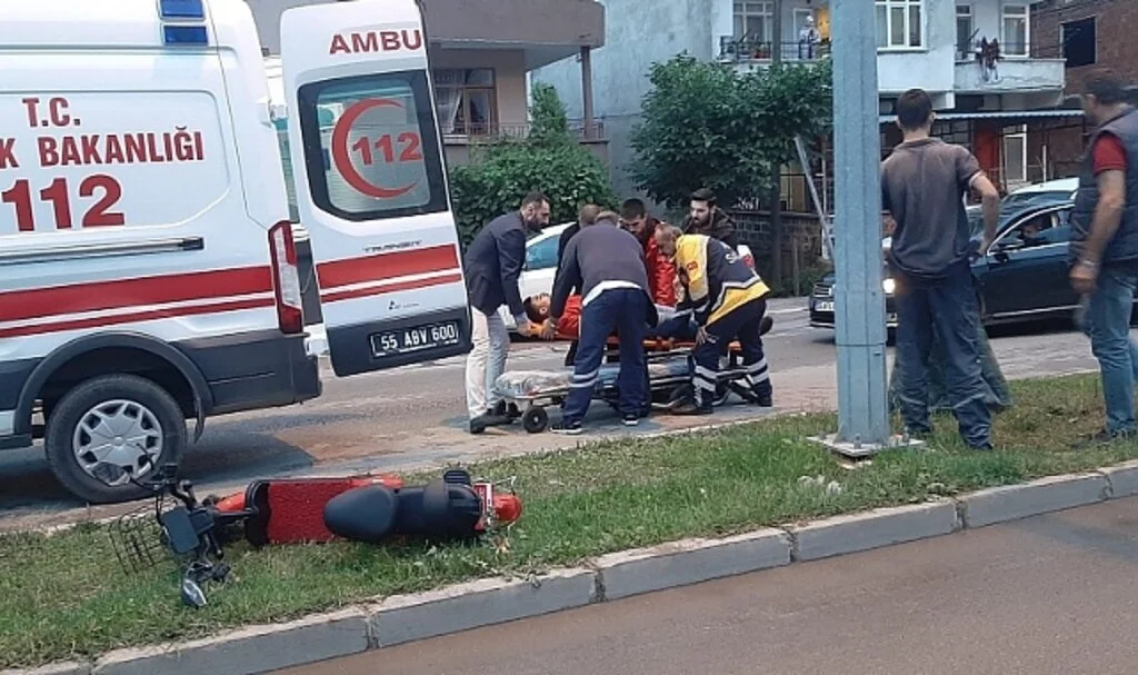 Samsun'da Elektrikli Bisiklet Ters Yöne Girince Araç Çarptı 