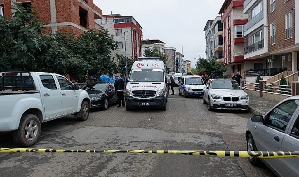 Samsun'da Eşiyle boşanma davası devam eden şahıs sokakta kendini vurdu