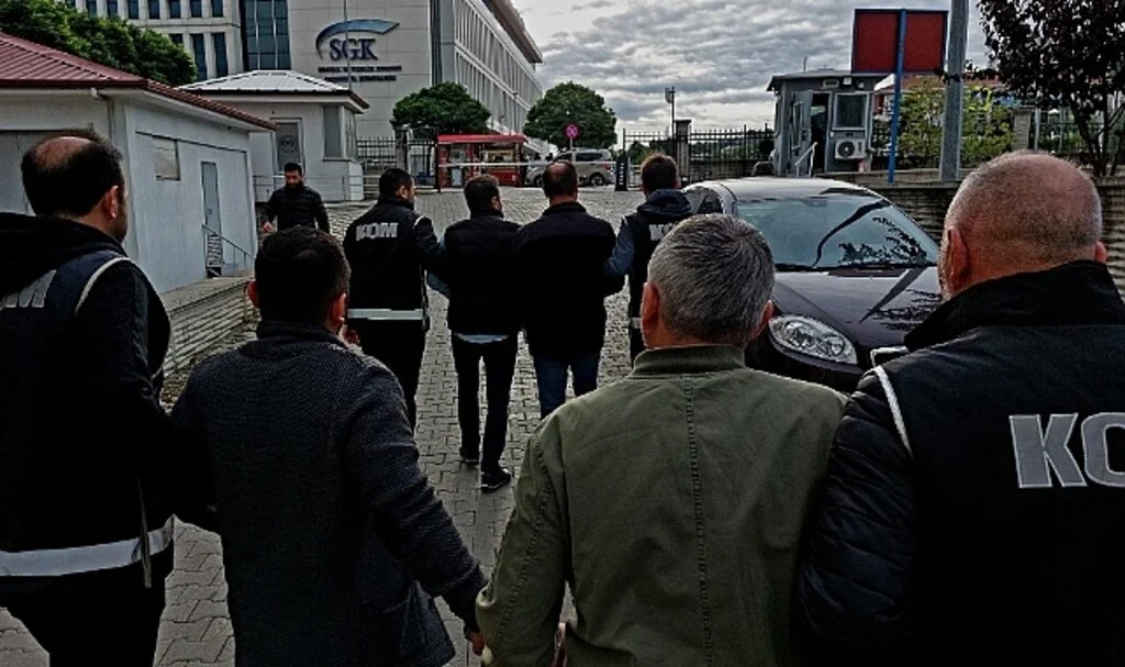 Samsun'da Kaçak tütün mamulleri operasyonundan 5 kişi adliye sevk edildi