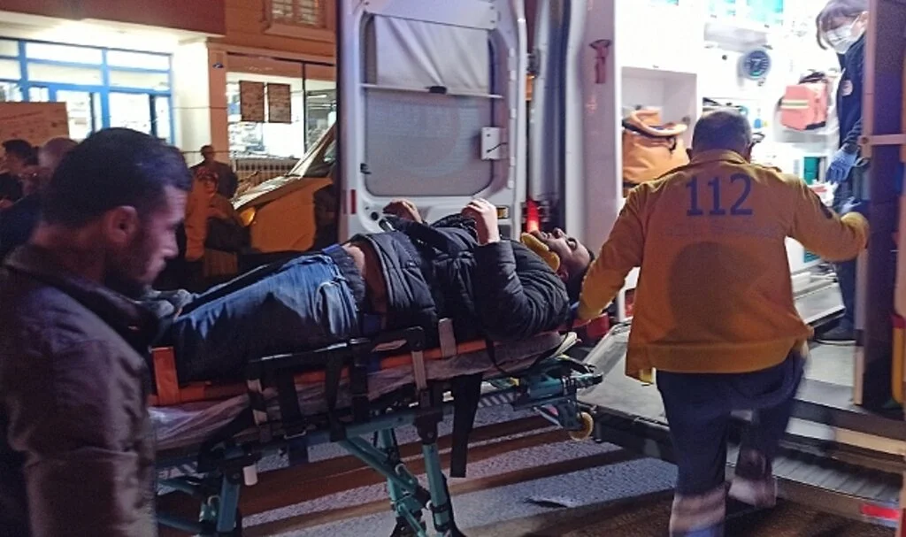 Samsun'da kaza yapan motosikletli kurye yaralandı
