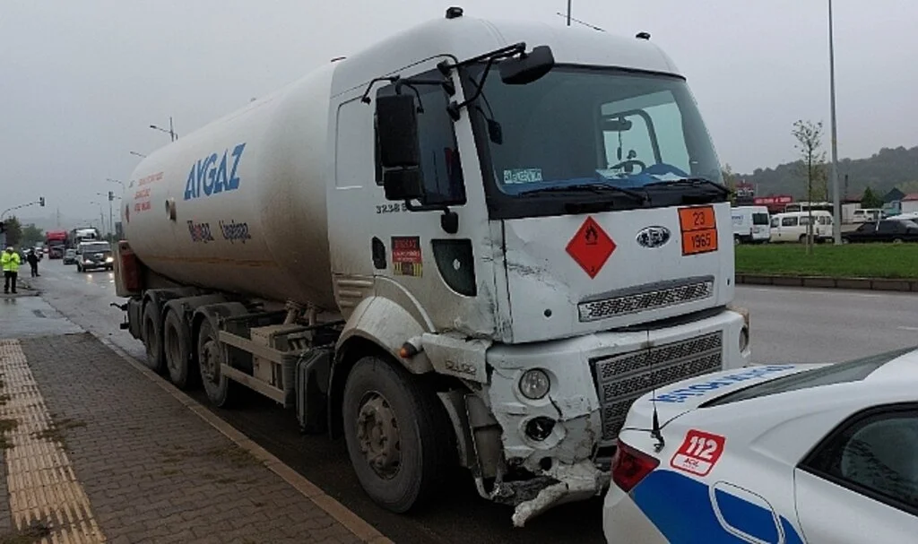 Samsun'da LPG yüklü tanker otomobil ile çarpıştı: 1 yaralı