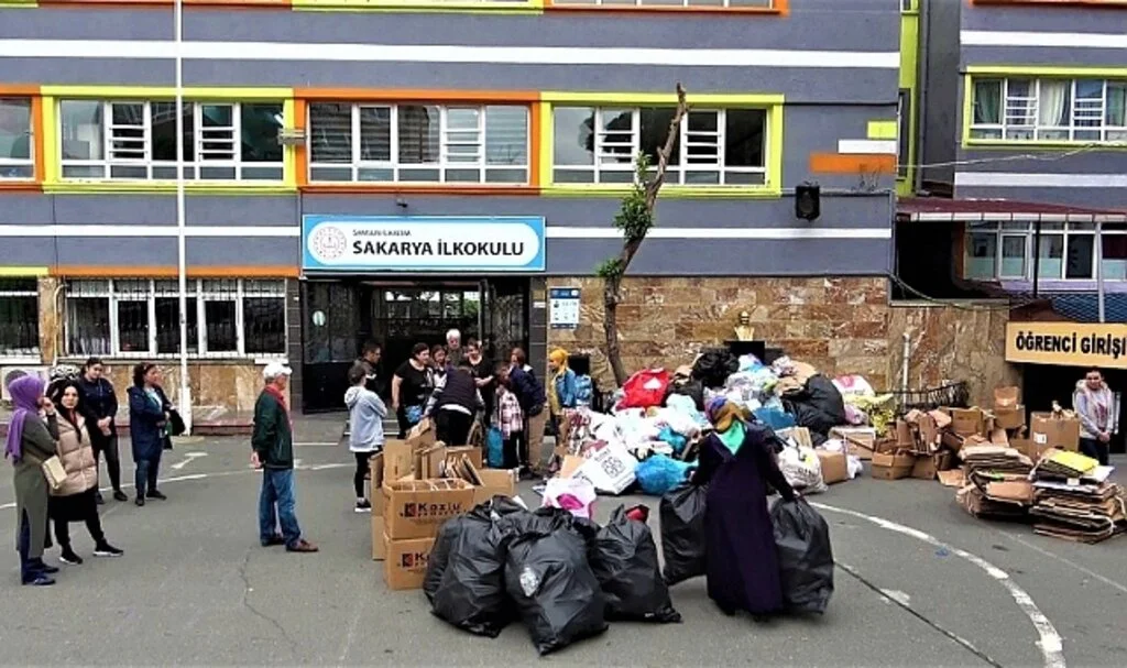 Samsun'da Okulda atık seferberliği: Veliler birbiriyle yarışıyor