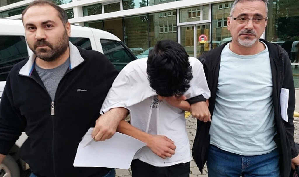 Samsun'da Tüfekle taksiyi gasp eden 17 yaşındaki çocuk tutuklandı