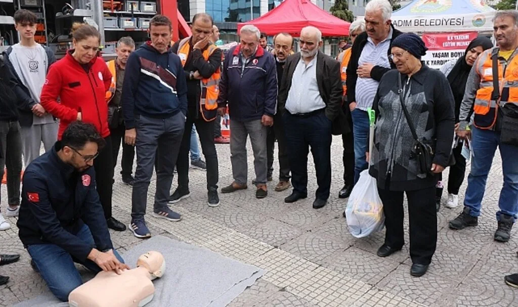 Samsun'da Vatandaşlara arama-kurtarma ve ilk yardım eğitimi