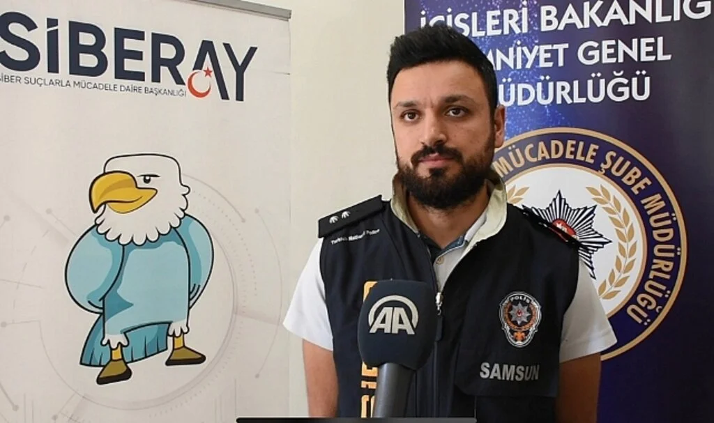 Samsun emniyet siber suçlara karşı vatandaşları SİBERAY projesi ile bilgilendiriyor