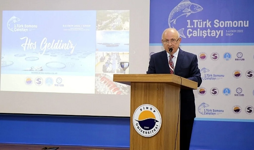 Samsun ve Sinop İlleri Su Ürünleri Yetiştiricileri Üretici Birliği Başkanı Osman Parlak:" 'Somonda 1 milyar dolar ihracat beklentimiz var '