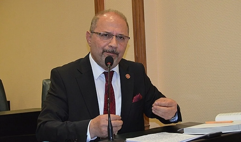 SBB Meclisi CHP Grup Başkanvekili Atilla Tekcan:"Bu bayram Büyükşehir'i göremedik!"