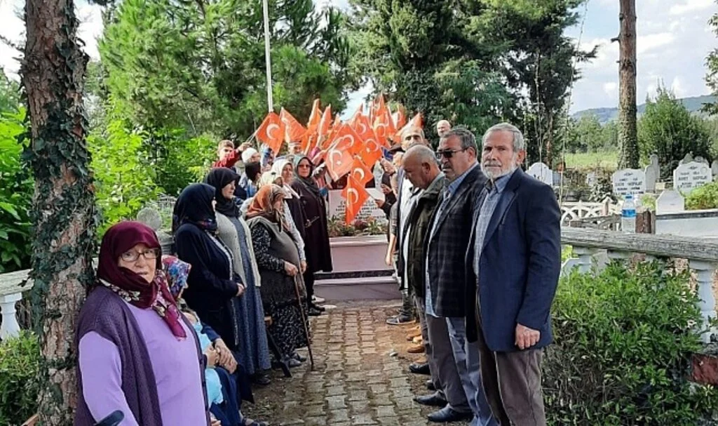 Şehit jandarma komando er kabri başında anıldı
