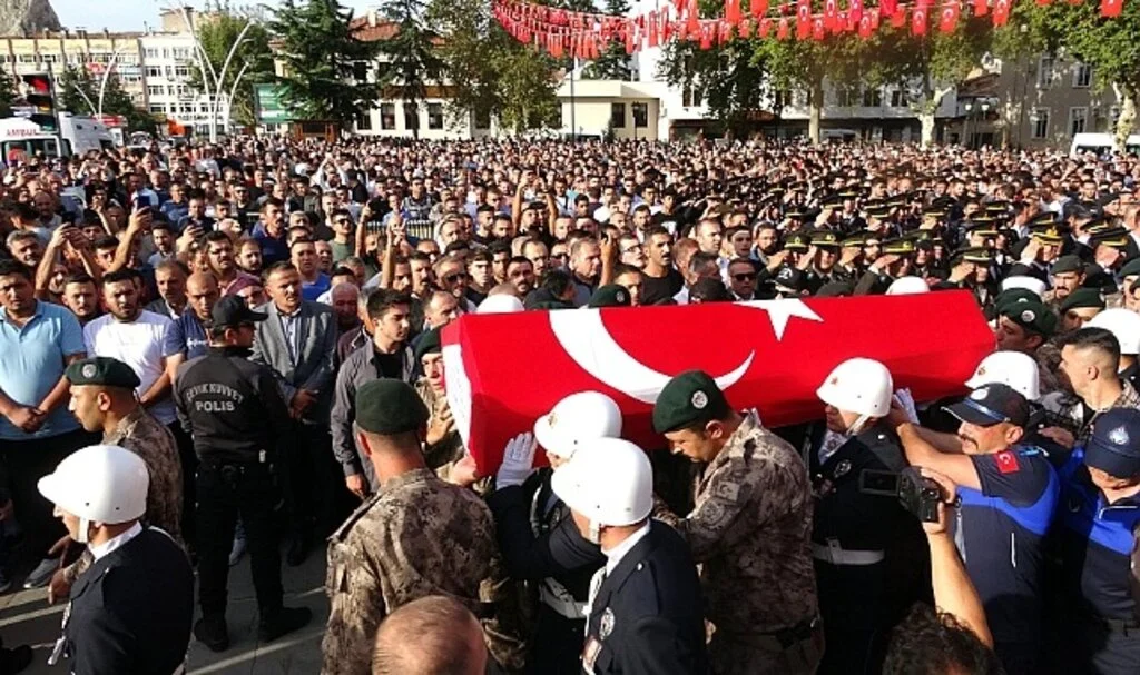 Şehit özel harekat polisi son yolculuğuna uğurlandı