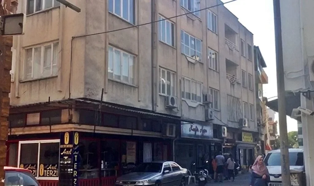 Selfie sonu oldu, metrelerce yükseklikten düşen genç kız kurtarılamadı