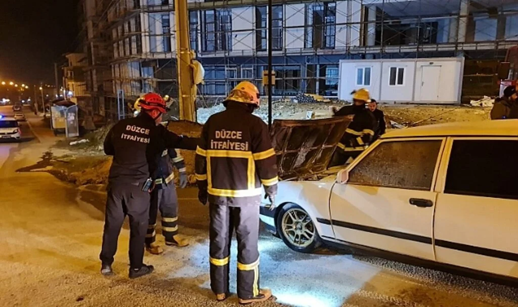 Seyir halindeki otomobilde yangın çıktı