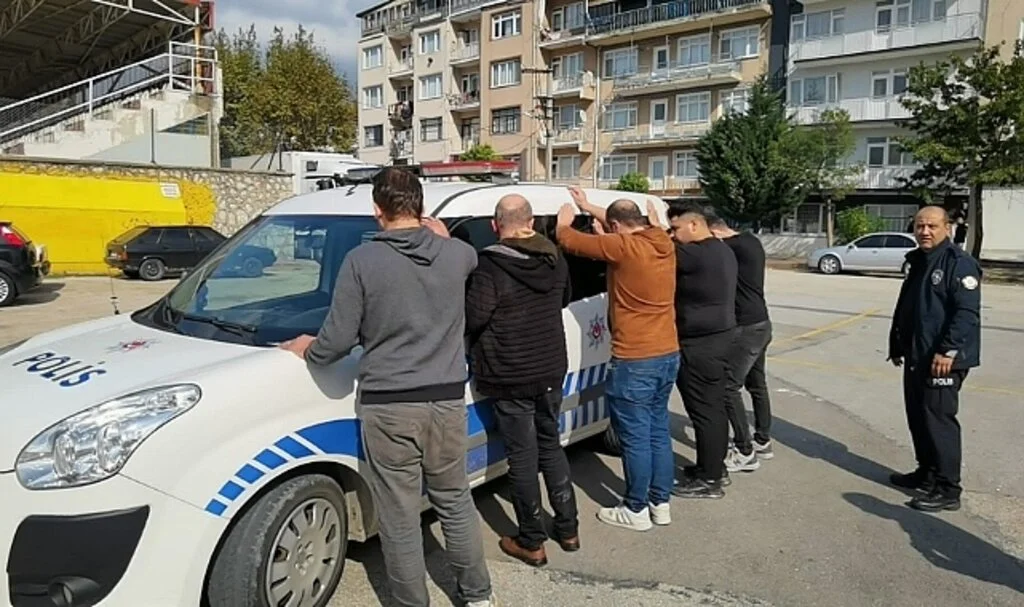 Sopalı, baltalı ve silahlı alacak verecek kavgası kamerada