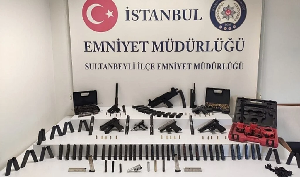 Sultanbeyli’de silah ticareti yapan şahıs yakalandı