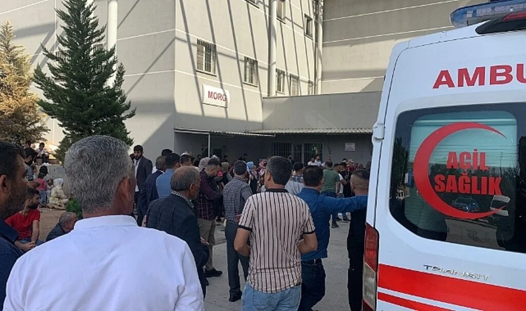 Sünnet olacak çocuk otomobilin altında ezilerek öldü