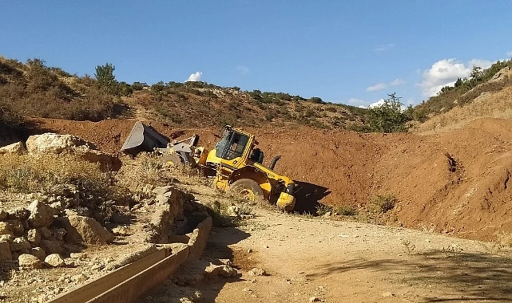 Takla atan kepçenin altında kalan operatör hayatını kaybetti