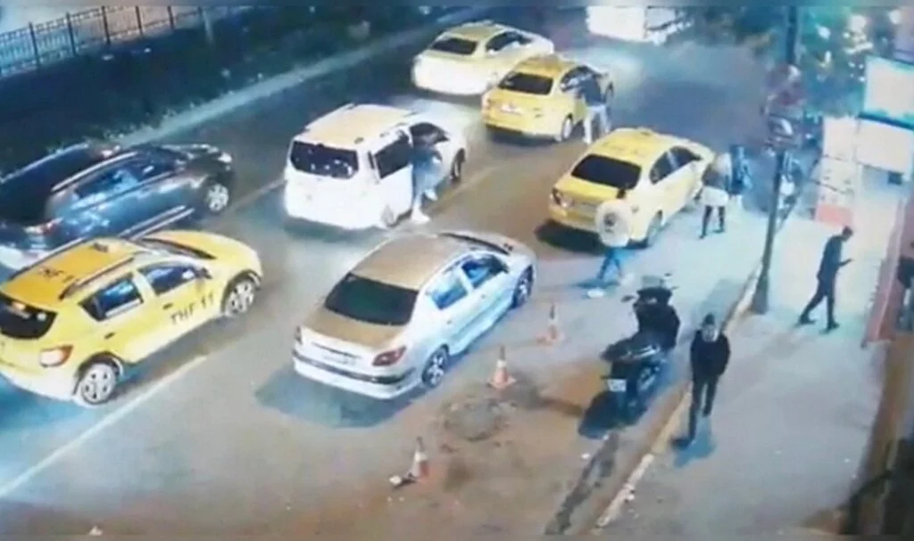Taksim’de ticari taksiye nefes kesen operasyon kamerada: 2 kilogram uyuşturucu yakalandı