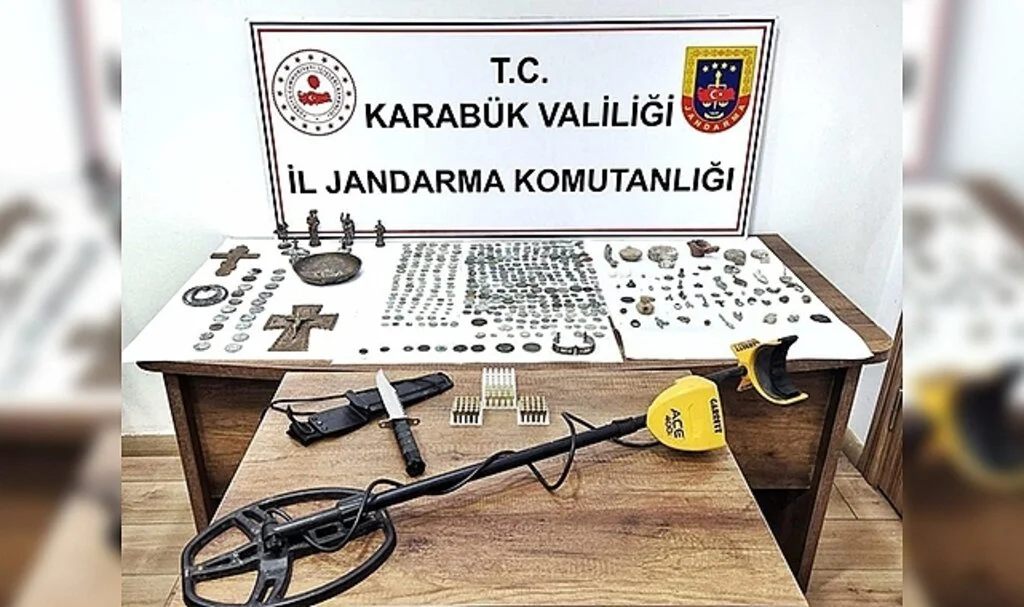 Tarihi eserleri satarken suçüstü yakalandılar