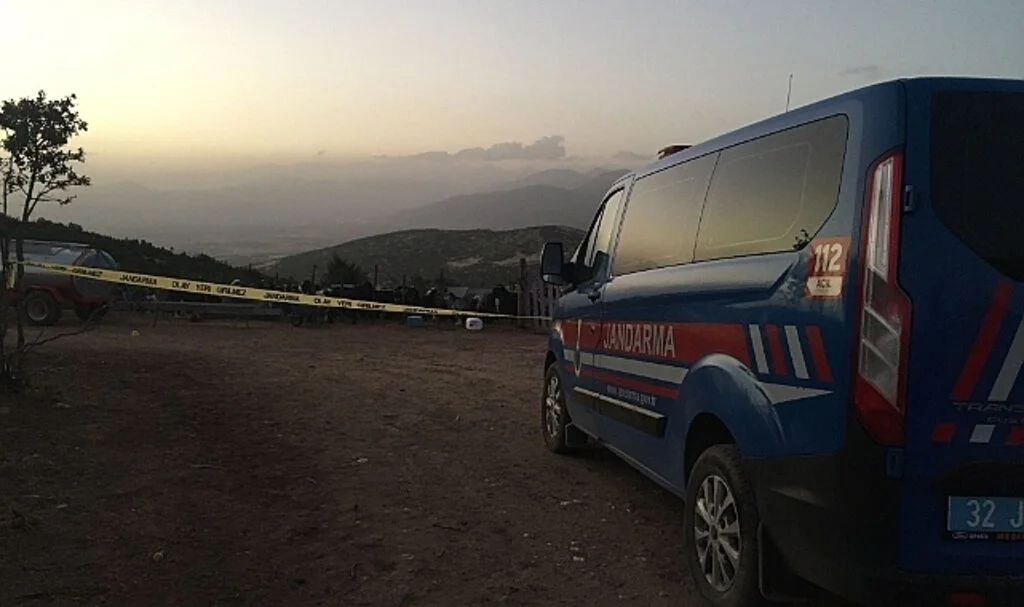 Tartıştığı eşini, çocuklarının gözü önünde vurarak öldürdü