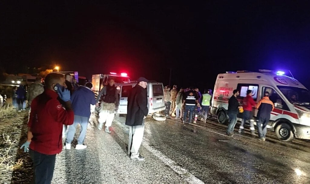 Tatvan-Hizan karayolunda trafik kazası: 1 ölü, 4 yaralı