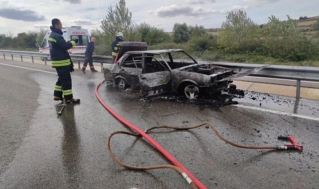 Tekirdağ'da alev alan araçta 1 kişi yanarak öldü, 1 kişi ise ağır yaralı