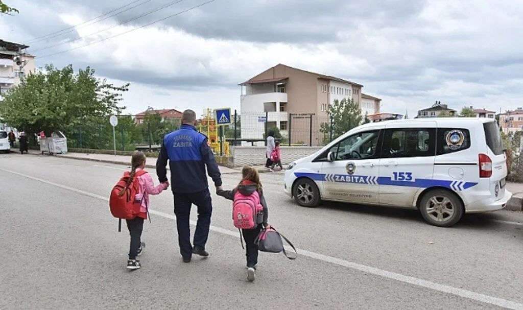 Tekkeköy’de zabıta okul önlerinde, çocuklar güvende