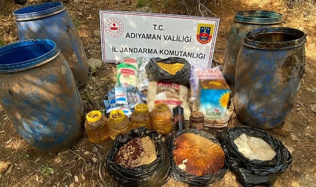 Teröristlere ait yaşam malzemeleri ele geçirildi