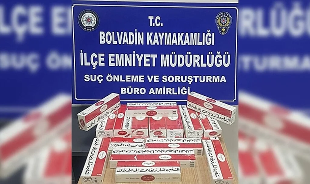 Tır şoförü kaçak sigara satarken suçüstü yapıldı