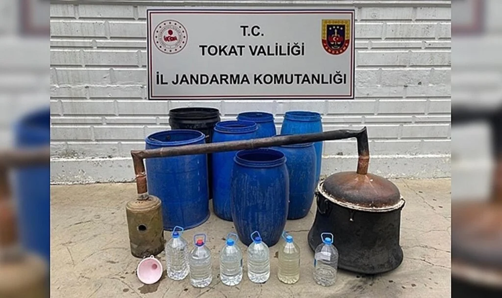 Tokat'ta kaçak alkol operasyonu: 5 gözaltı