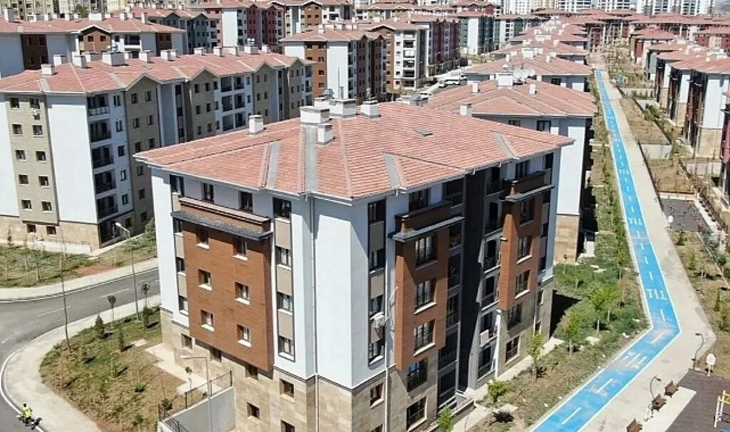 TOKİ arsası için kat ve süre şartı! Detayları Bakan Kurum açıkladı