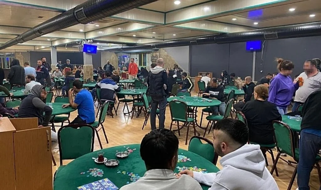 Tombala oynarken jandarmaya yakalandılar, şaşkınlıklarını gizleyemediler