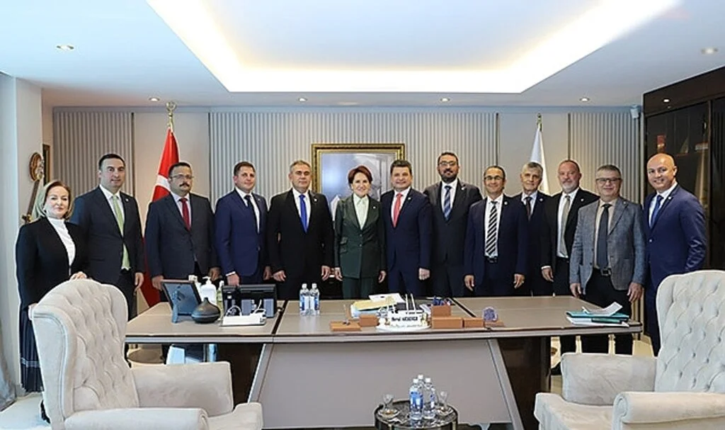 Türk Eczacılar Birliği'nden Meral Akşener'e Ziyaret 