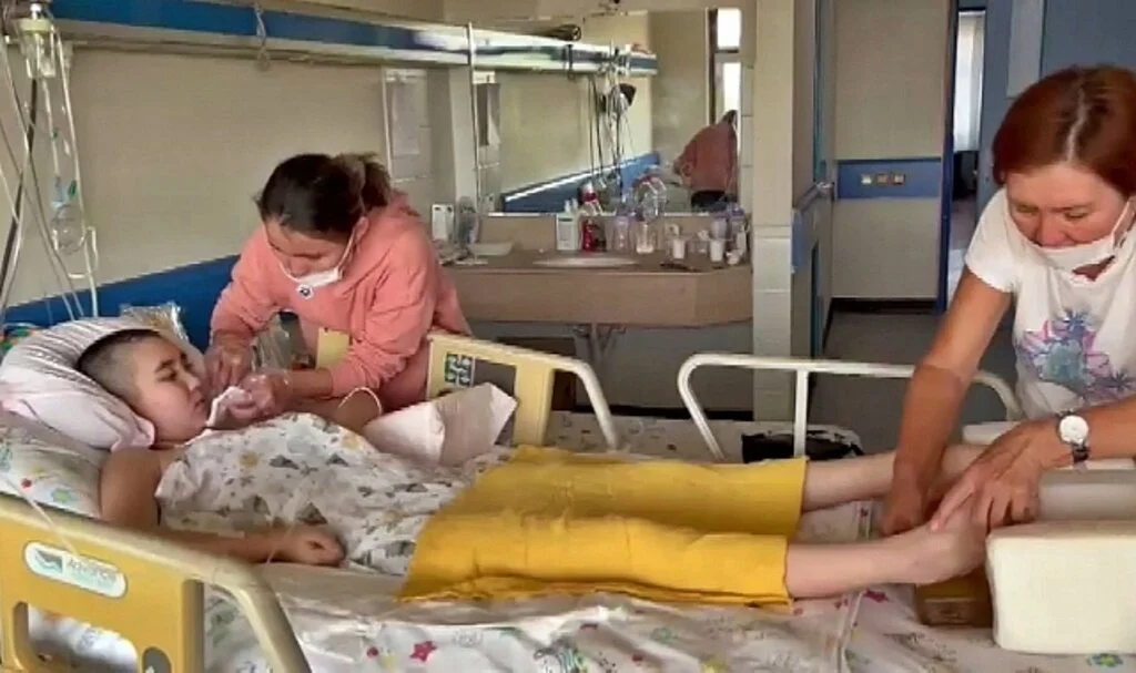Türkiye’ye ressam olmak için gelen 14 yaşındaki Nargiza’nın hayalleri geçirdiği kazayla yarım kaldı