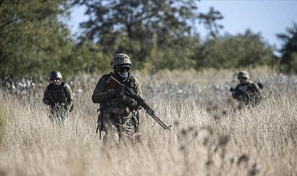 Ukrayna ordusuna katılan gönüllülere cephe öncesi askeri eğitim veriliyor