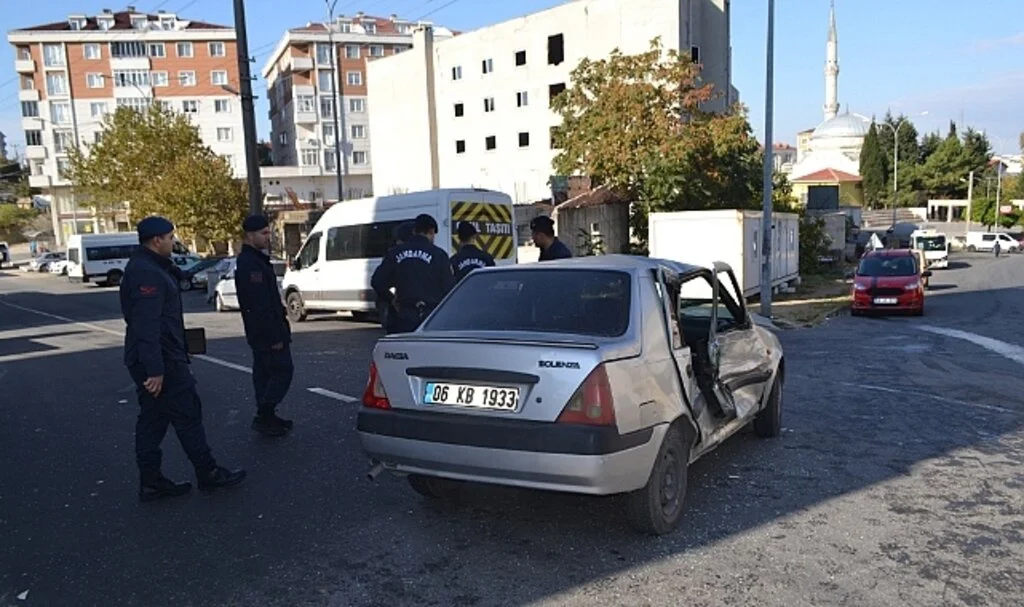Üniversitelilerin derse yetişme telaşı kazayla bitti: 5 yaralı