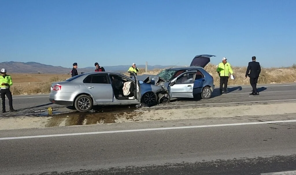 Uşak’ta trafik kazası: 1 ölü, 4 ağır yaralı