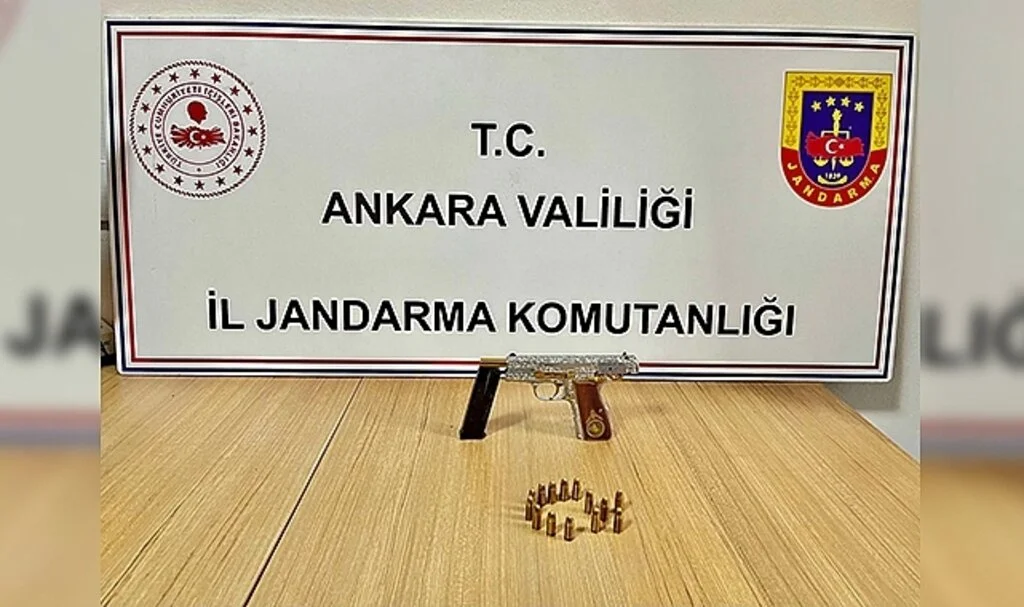Üst araması yapılan şahsın üzerinden tabanca ile kurşun çıktı