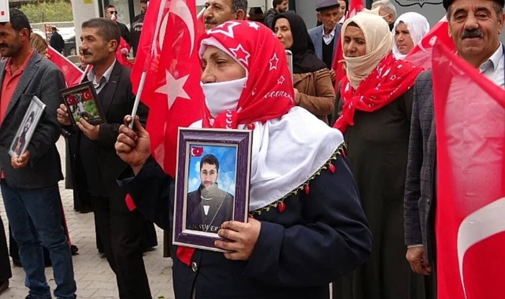 Vanlı ailelerin evlat nöbeti devam ediyor