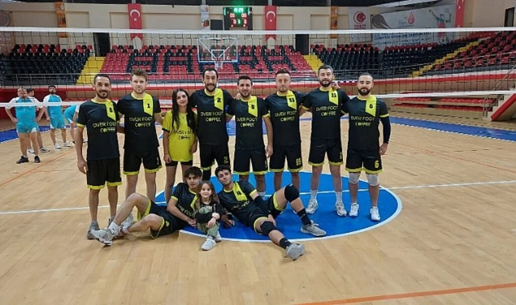 Cumhuriyet Kupası Voleybol Turnuvası’nda heyecan sürüyor