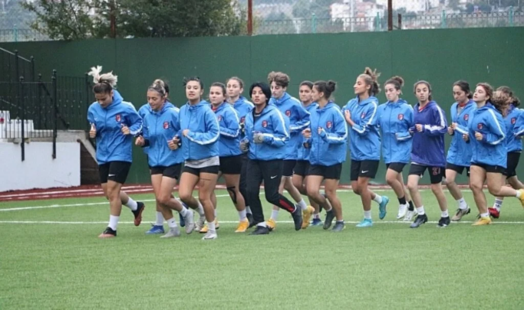 YAB-PA'nın kızları sezonu açtı 