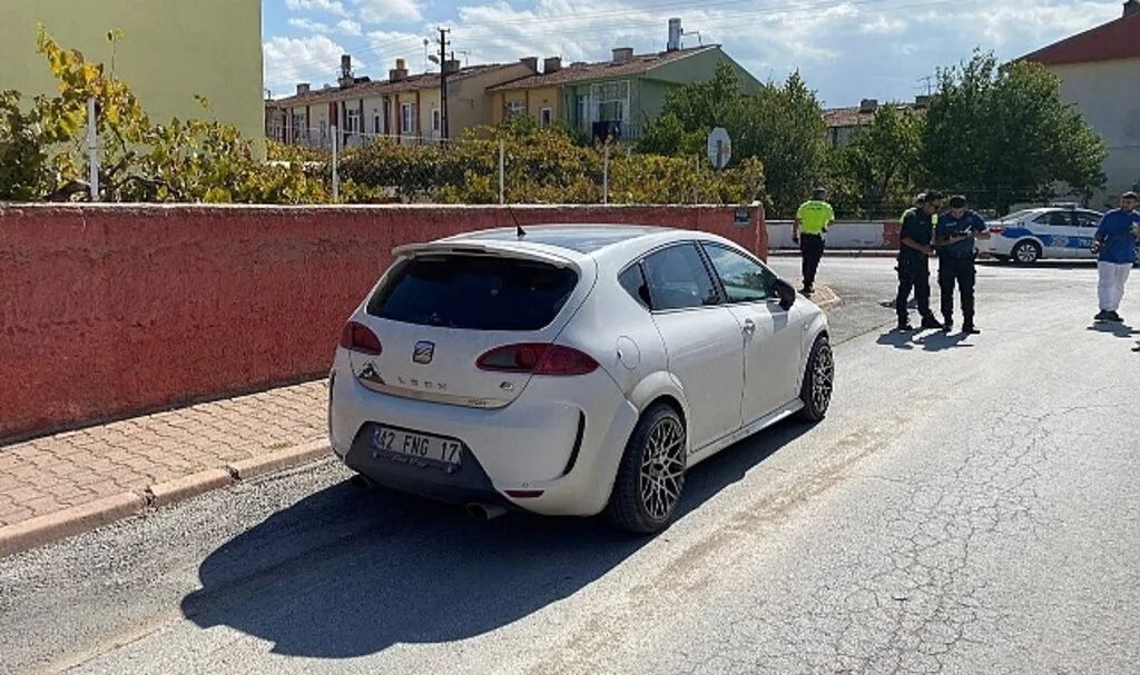 Yakalanacaklarını anladılar, aracı bırakıp kaçtılar