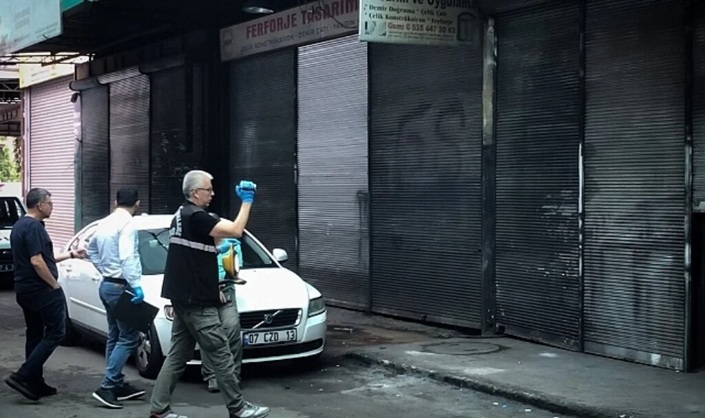 Yakınlarının haber alamadığı şahıs dükkanında ölü bulundu