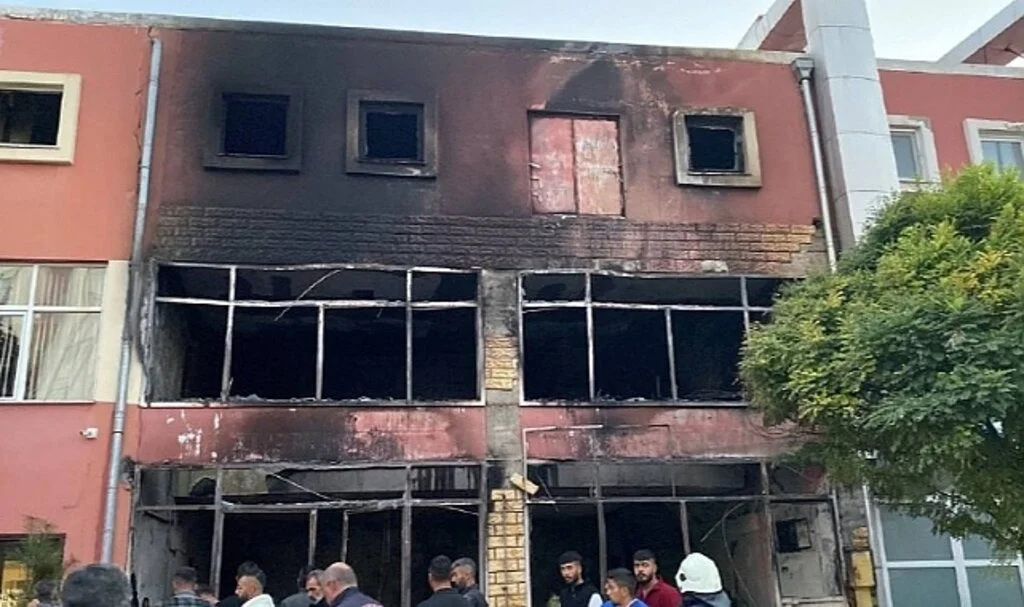 Yangın iş yerini küle çevirdi