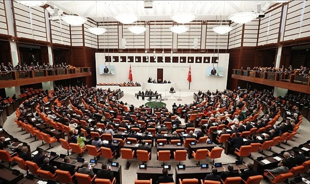 Yeni yasama yılının ilk dokunulmazlık fezlekeleri Meclis'te